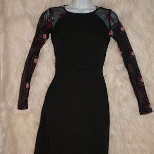 Black DRESS With Sheer Flower SleevesShort BY B.DARLING SIZE 1/2 USED